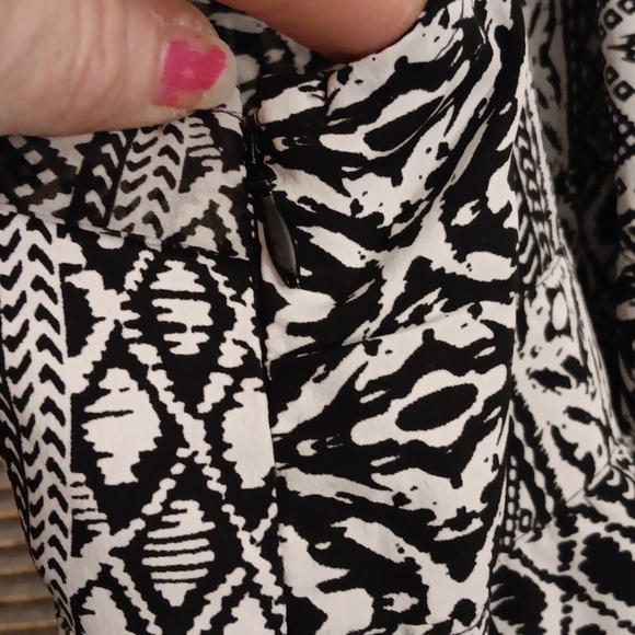 Black and White Aztec Patterned Racer Back Tank Top - Picture 8 of 8